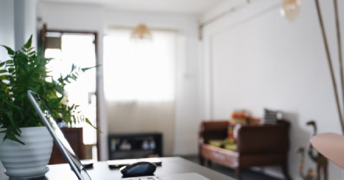 UPSTAIRS NEIGHBOUR KEEPS BLASTING MUSIC, GUY CAN FEELS TREMORS IN HIS ROOM