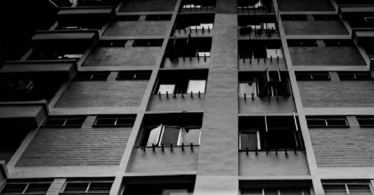 MAN ALLEGEDLY DIED AFTER FALLING FROM BUILDING, LANDED OUTSIDE GIRL’S WINDOW