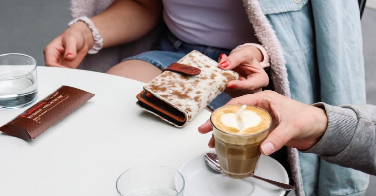 INSURANCE AGENT FRIEND KAYSIAO WANT TO “CATCH UP”, BUT KEPT TRYING TO SELL PLANS