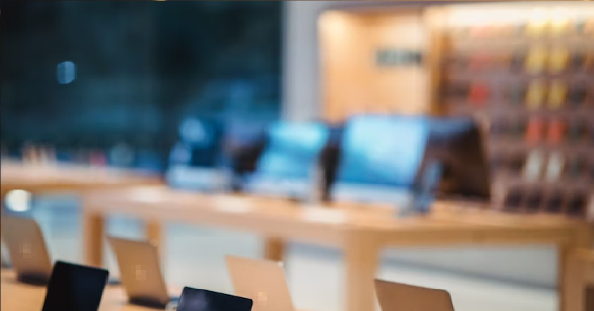 SALESMAN TRIED TO SELL WOMAN LOUSY LAPTOP, THEN SAY SHE “DON’T KNOW HOW TO CHOOSE”