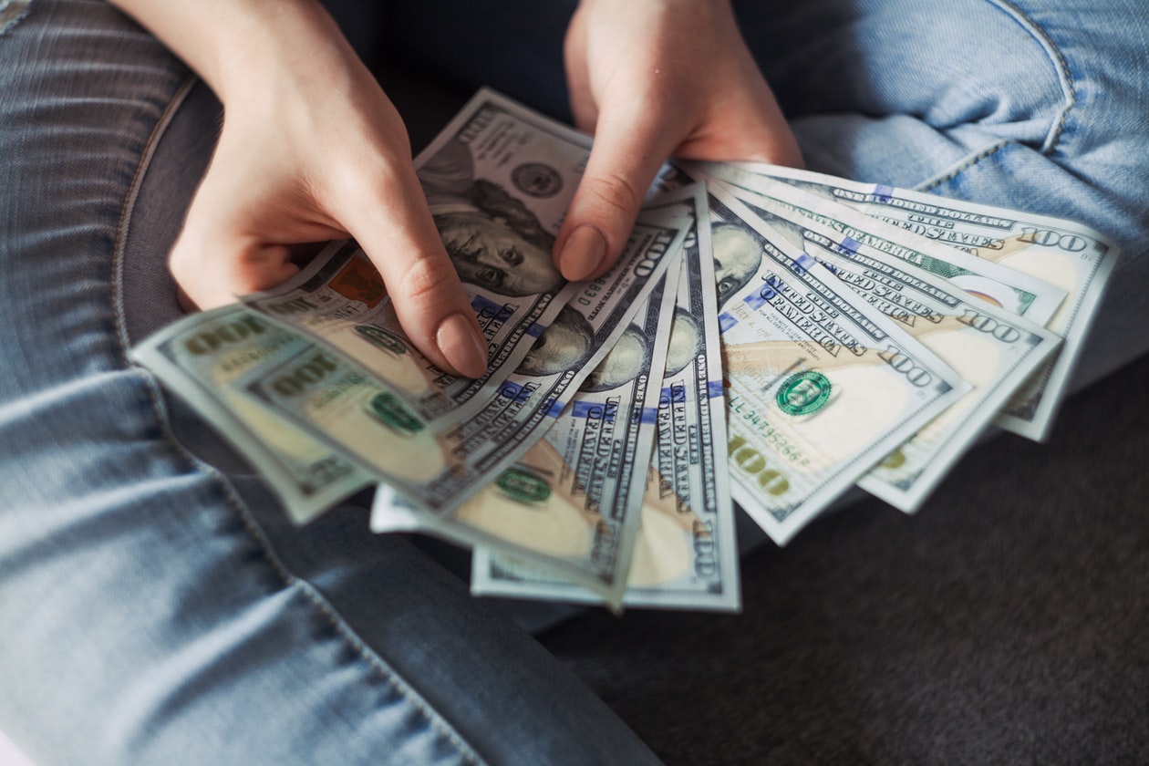WOMAN WANTS BANKS NOT TO LOAN DAD MONEY AS HE CONSTANTLY GETS SCAMMED
