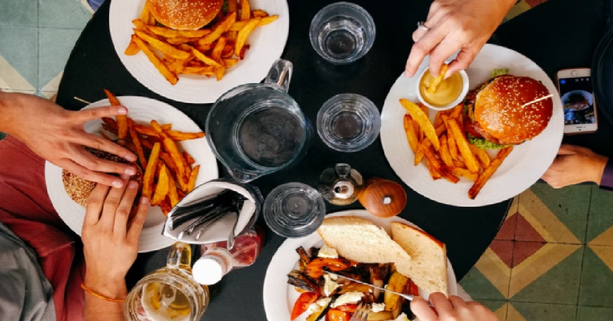 GIRL HATES SPENDING MONEY & GOING OUT WITH FRIENDS WHO SPEND $20+ ON MEALS