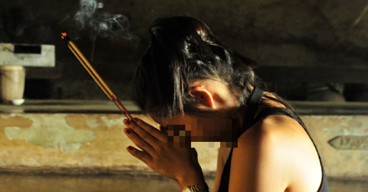 GIRL FORCED INTO BEING A SPIRIT MEDIUM AT TEMPLE, FELT SPIRITS TRYING TO ENTER BODY