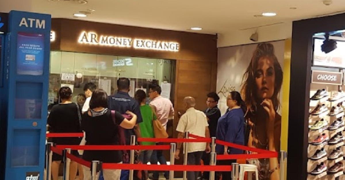 MONEY CHANGERS IN S’PORE RELUCTANT TO SELL RINGGIT BECAUSE IT IS TOO CHEAP