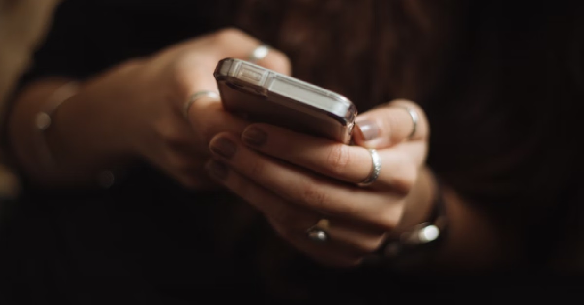 MAN PHONE’S GET ROUTED WRONGLY, ANOTHER PERSON PICKS UP THE PHONE