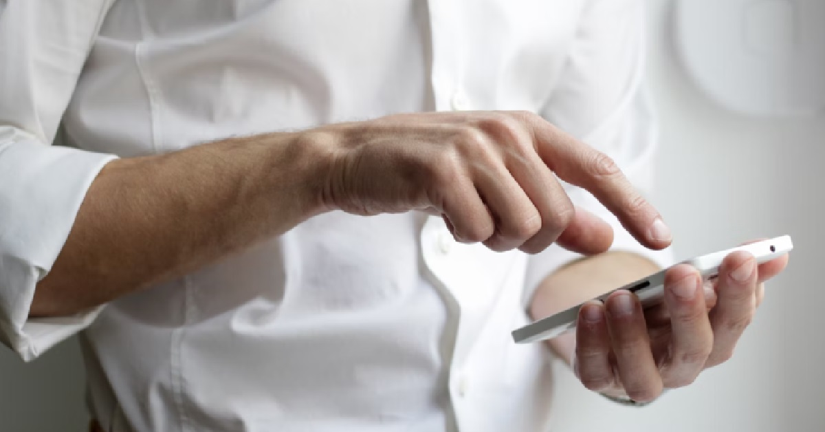 EMPLOYER TOOK STAFF’S PHONE AND READ THROUGH HER PERSONAL MESSAGES