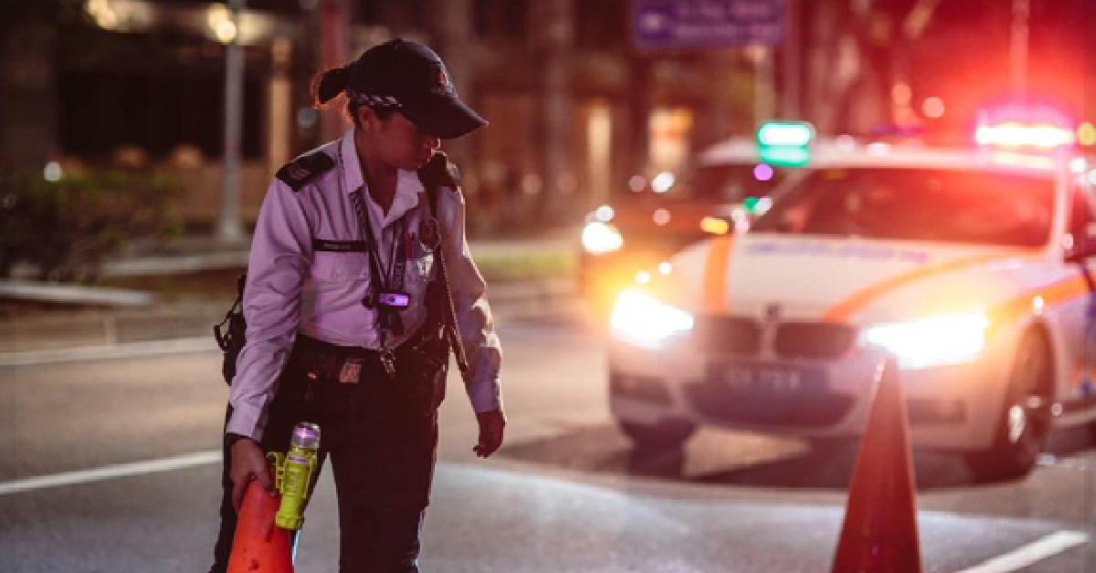 3 MEN ARRESTED FOR EVADING ROADBLOCK & DRIVING AGAINST TRAFFIC FLOW @ NICOLL HIGHWAY