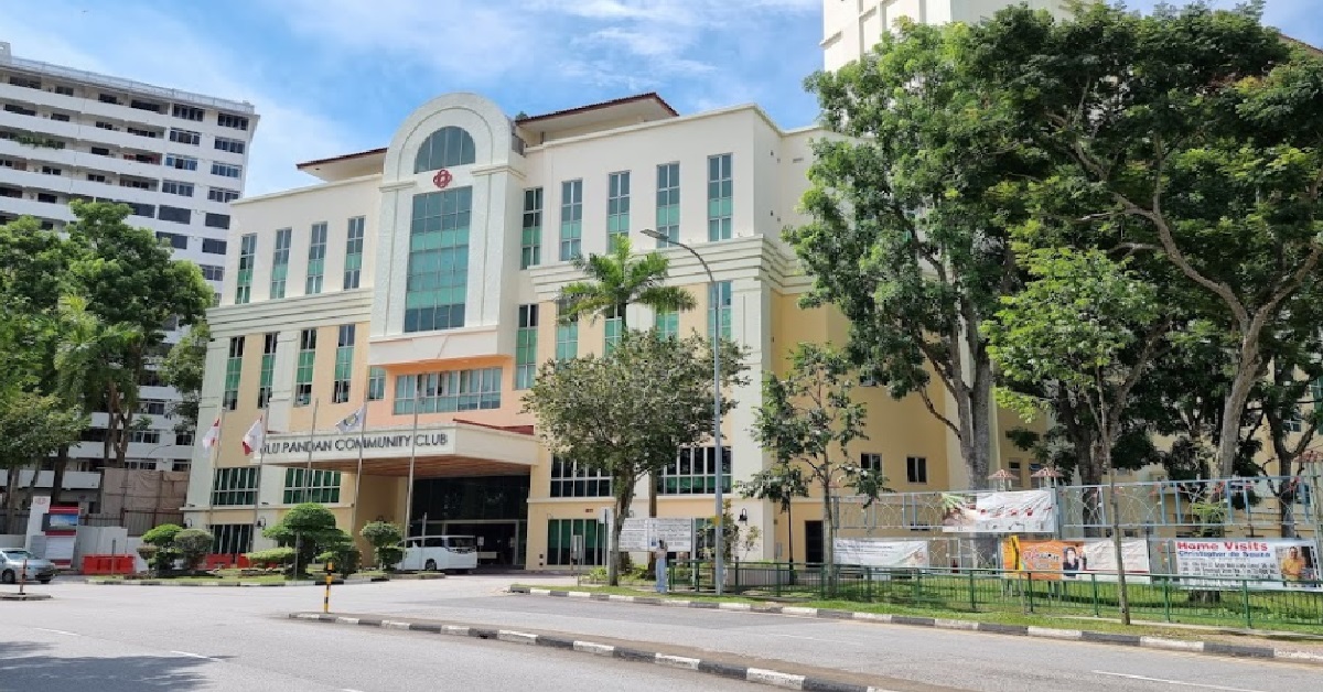 3 PEOPLE INJURED & SENT TO HOSPITAL AFTER LARGE TREE FELL AT ULU PANDAN C.C
