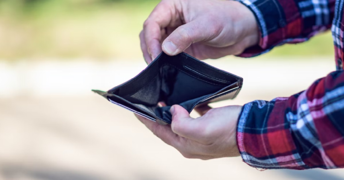 35 Y.O MAN IN DEBT, ONLY HAS $2 IN HIS BANK ACCOUNT TO LAST UNTIL PAYDAY