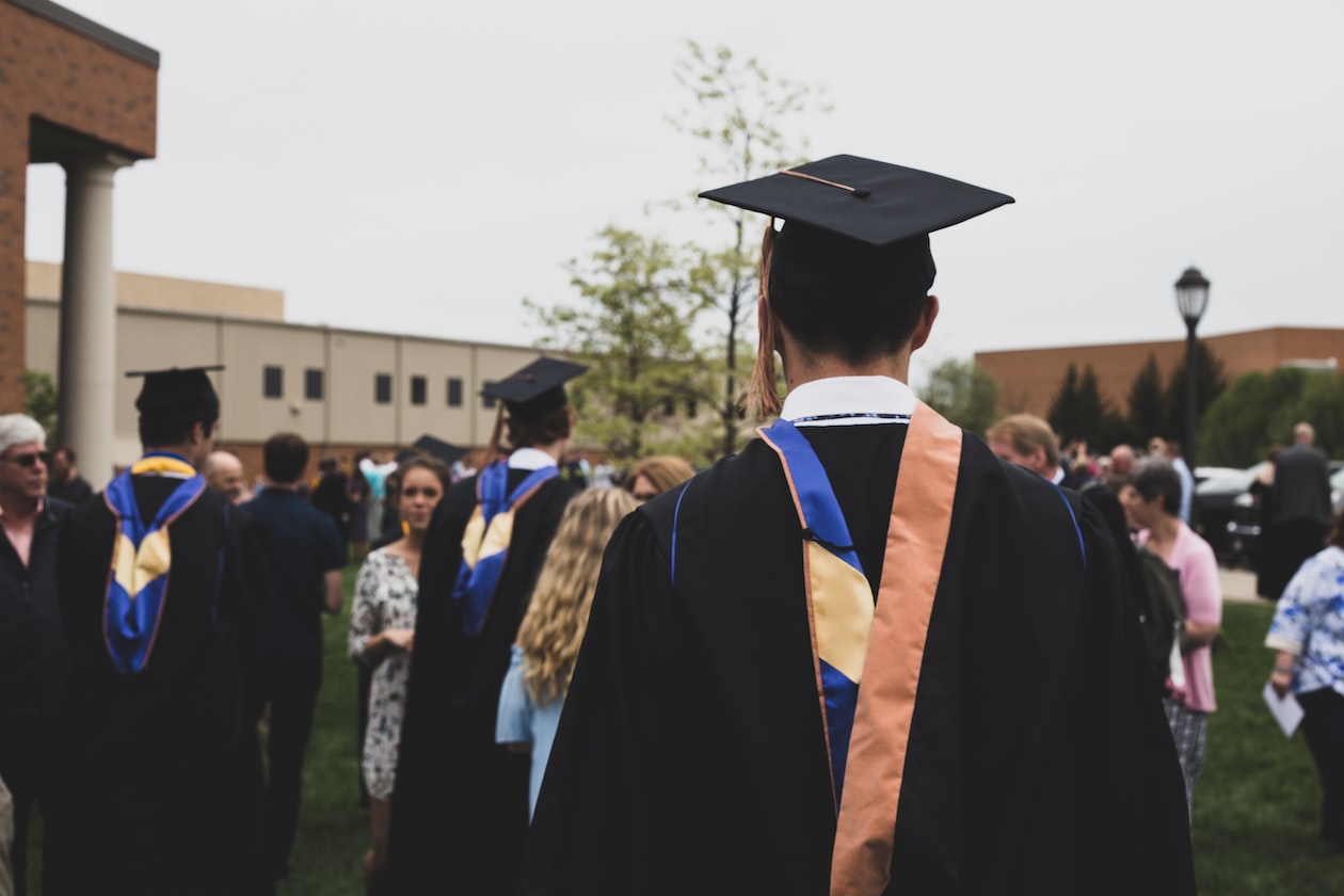 MAN TOOK LOAN TO STUDY OVERSEAS CAUSE IT’S MORE “FUN”, SUFFERING NOW