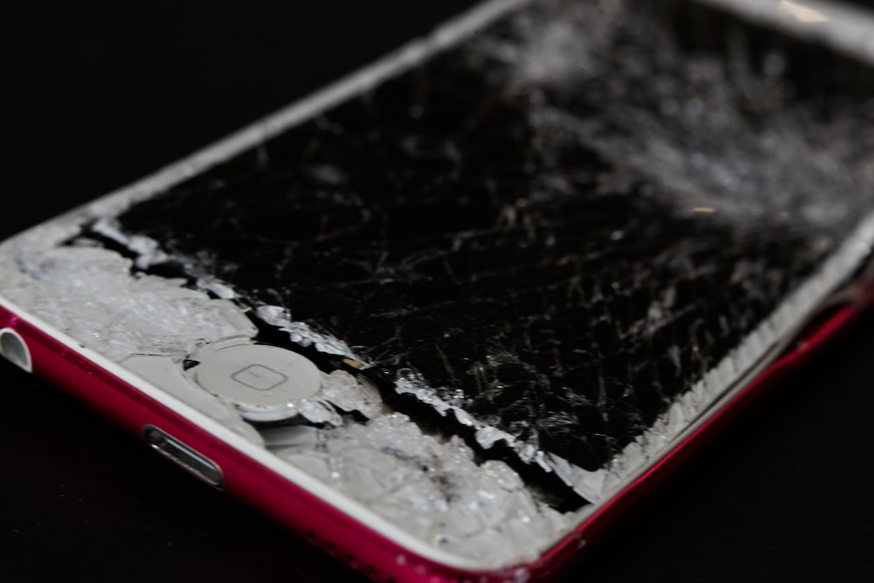 INTERN BROKE STUFF, TOLD TO PAY $100 BUT HE WANTS TO ‘ARGUE’