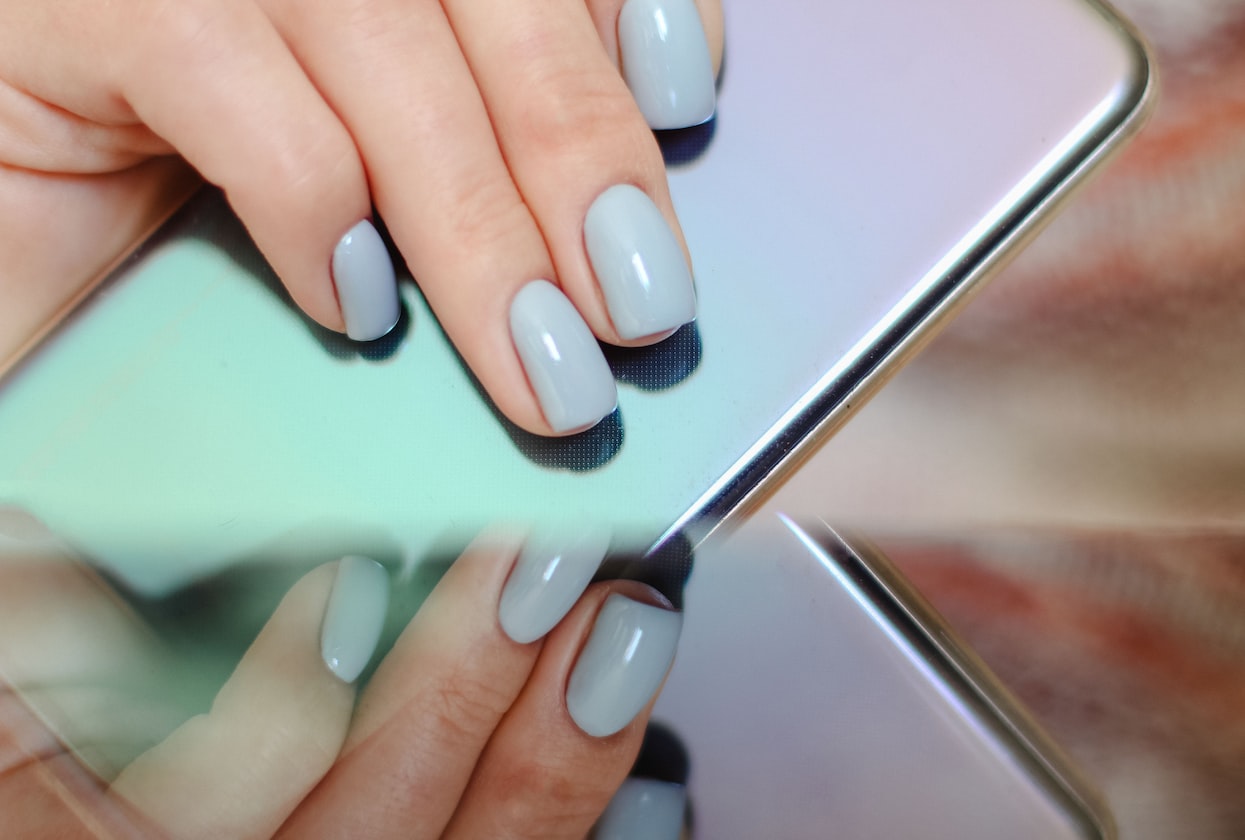 TEEN STEALS MOTHER’S CREDIT CARD TO BUY PRESS-ON NAILS FOR DRESS-UP PARTY