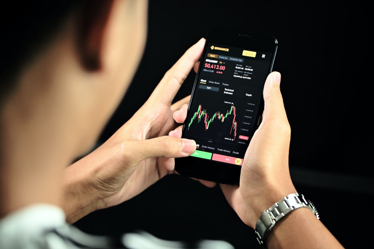 GF LEFT MAN AFTER HE GOT INTO $350K DEBT, TRIED TO PLAY FOREX BUT GOT WORSE