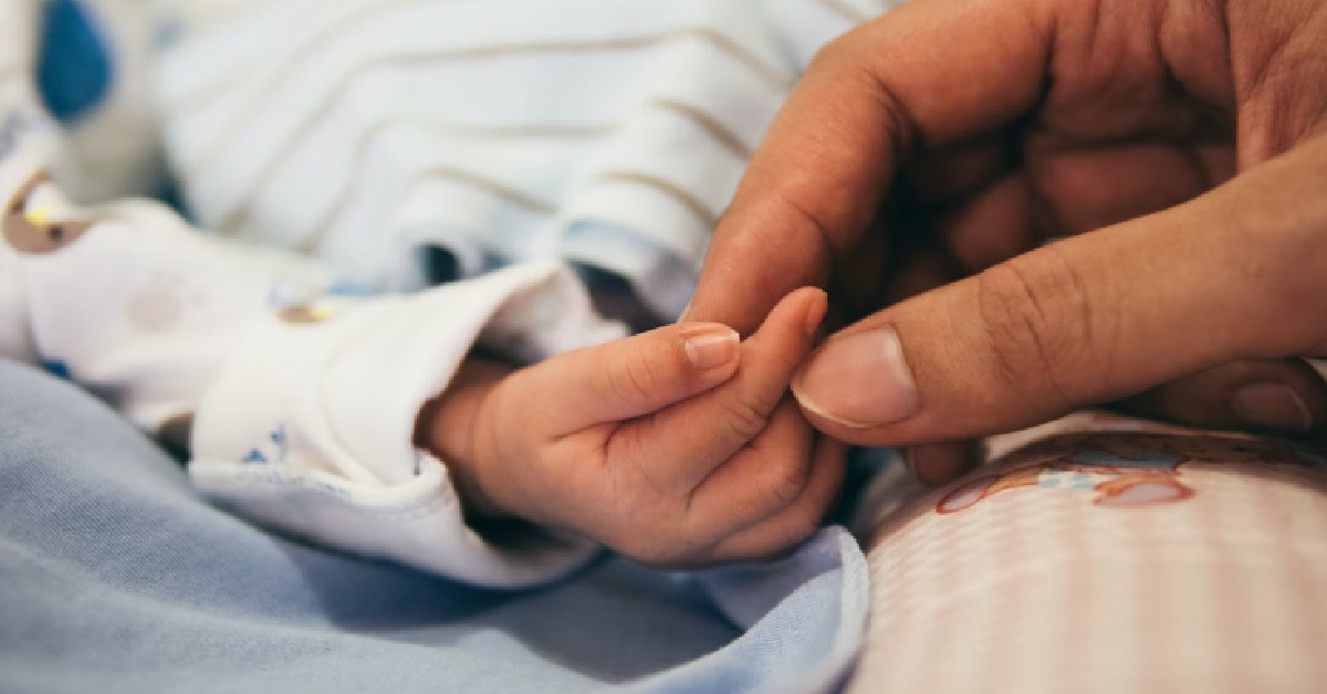 WOMAN GIVING BIRTH, HUSBAND COMPLAINS IT’S “TOO LOUD” & “WHY SO LONG”, KICKED OUT