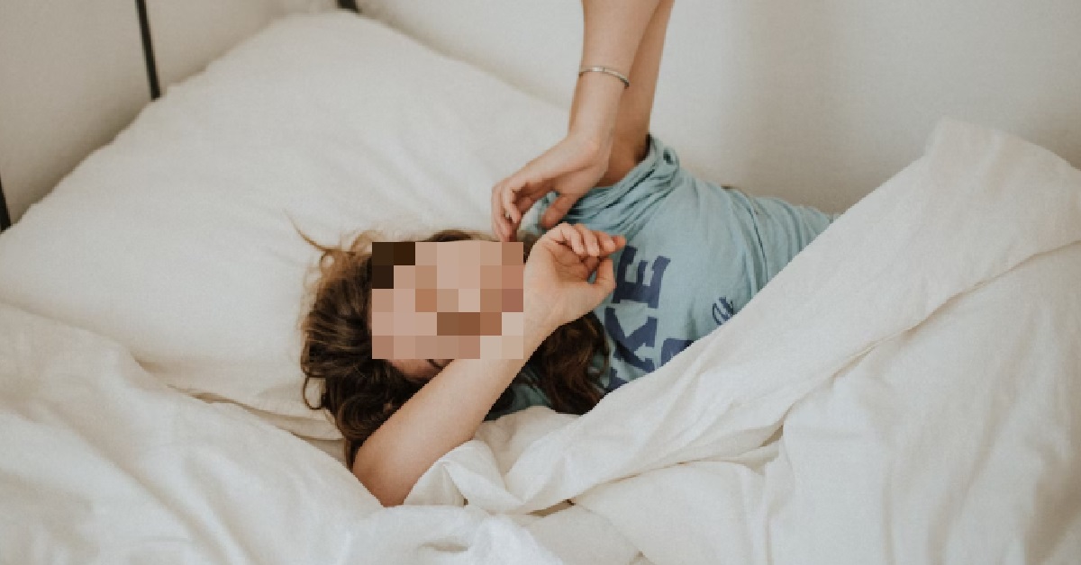 GIRL HAS PROBLEMS SLEEPING – CLASS STARTS AT 9AM BUT ONLY SLEEPS AT 6AM