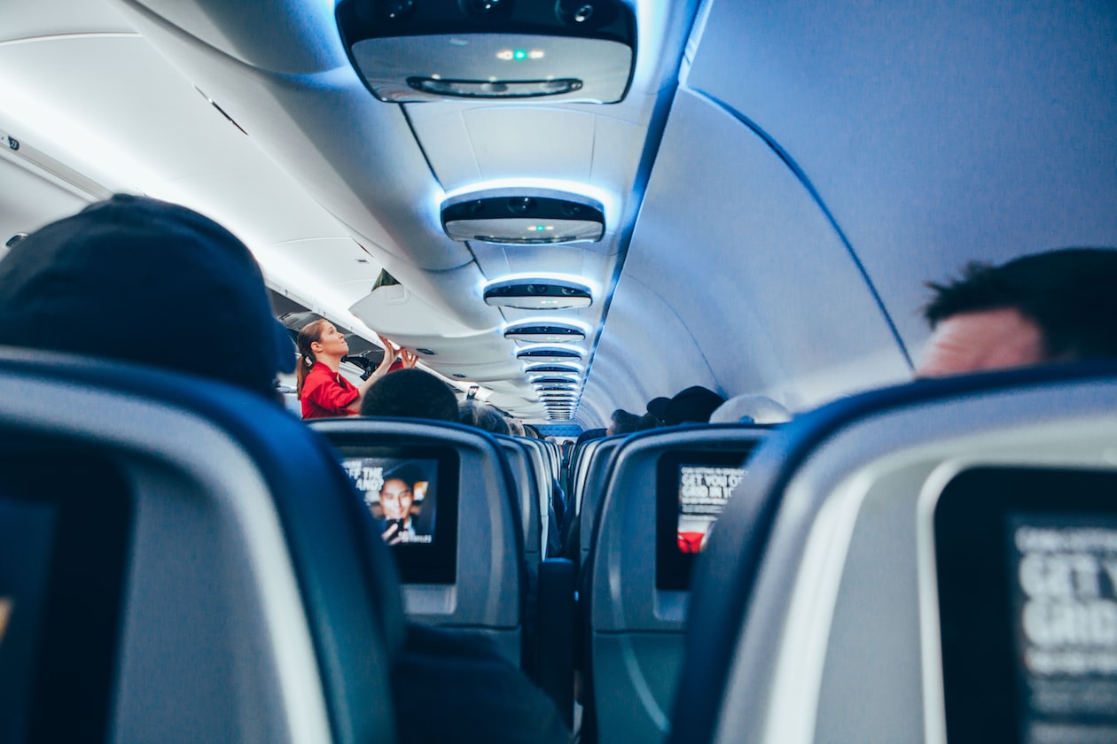 PARENTS LET CHILD CRY FOR 14 HOURS ON FLIGHT AND DOES NOTHING ABOUT IT