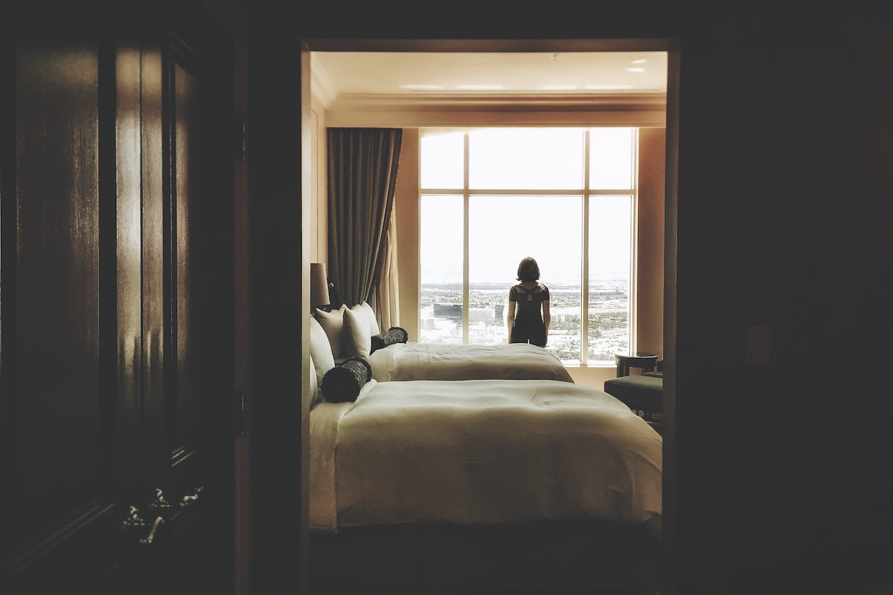 MAN GOT HIMSELF IN DEBT CAUSE GF DEMANDS MONTHLY HOTEL STAYCATIONS