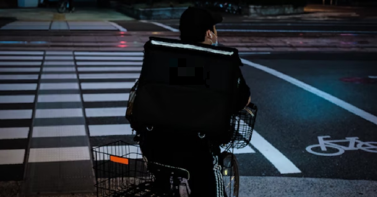 GUY GOT HIS 1ST JOB, SPENT $4K ON FOOD DELIVERIES CAUSE “DON’T KNOW WHAT TO SPEND ON”