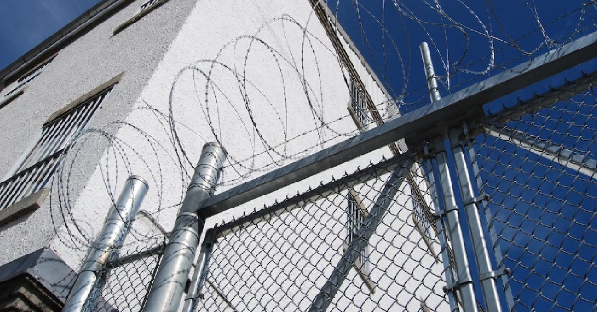 MAN CAN’T FIND EMPLOYMENT 6 MONTHS AFTER RELEASE FROM PRISON, LEFT $20 IN BANK