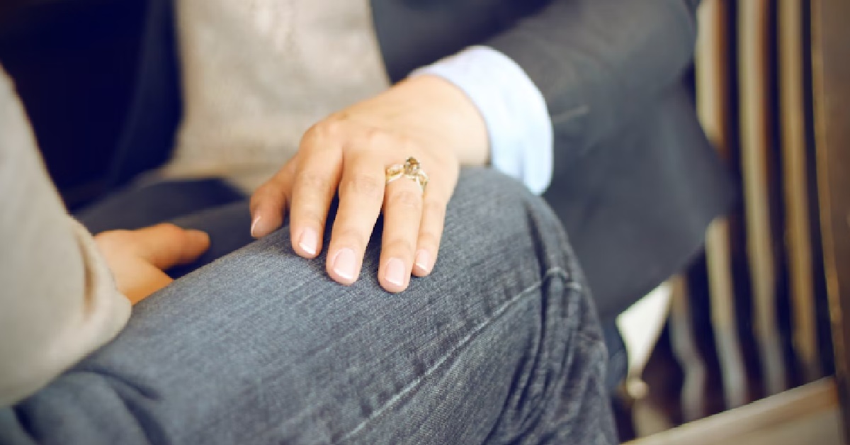 ENGAGED WOMAN LETS CO-WORKER TOUCH HER INSIDE CAR, DON’T DARE TO TELL FIANCE