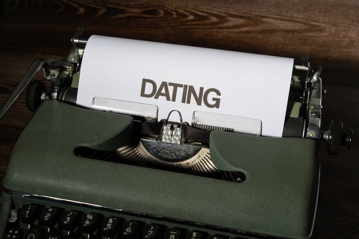 GIRL DATES GUY FROM DATING APP WHO’S TALKING TO OTHER GIRLS, “WHAT A SURPRISE”