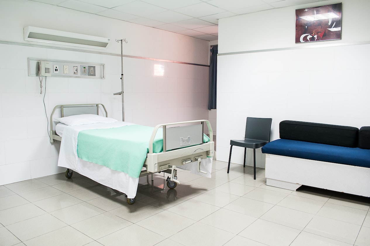 FATHER TOO BUSY TO VISIT SON WHO WAS HOSPITALISED CAUSE HE WAS CHEATING