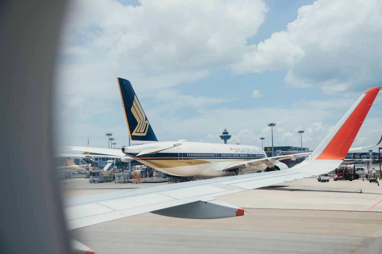 MAN TELLS BOSS HE IS SICK ON MC, BUT OTW TO CHANGI AIRPORT FOR A HOLIDAY