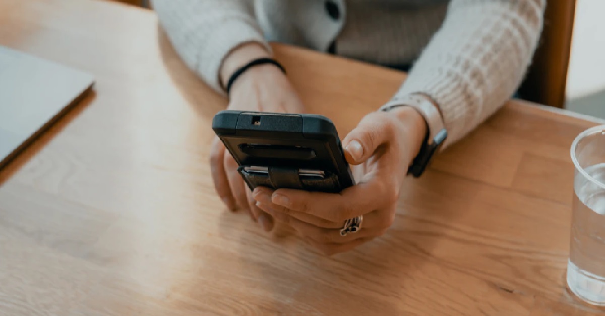 MAID BORROWED $300 FROM LOANSHARK, EMPLOYERS GETS CALL DEMANDING $600