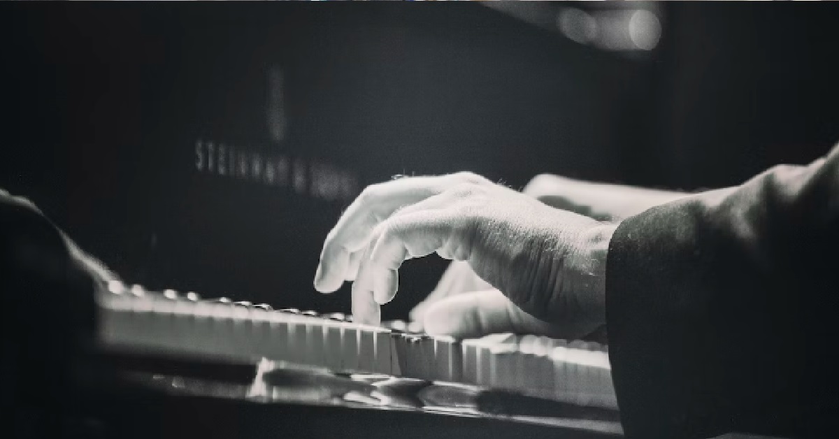 GUY SCAMMED BY PIANO TEACHER, PAID $180 FOR PRIVATE LESSONS THEN KENA BLOCKED