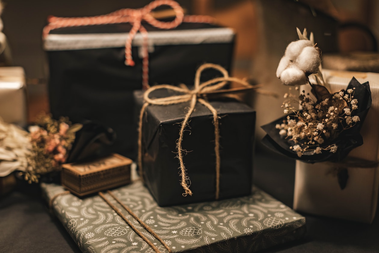 MAN FAILS TO STOP SIS WHO CONSTANTLY SLEEPS WITH OLDER MARRIED MEN FOR GIFTS