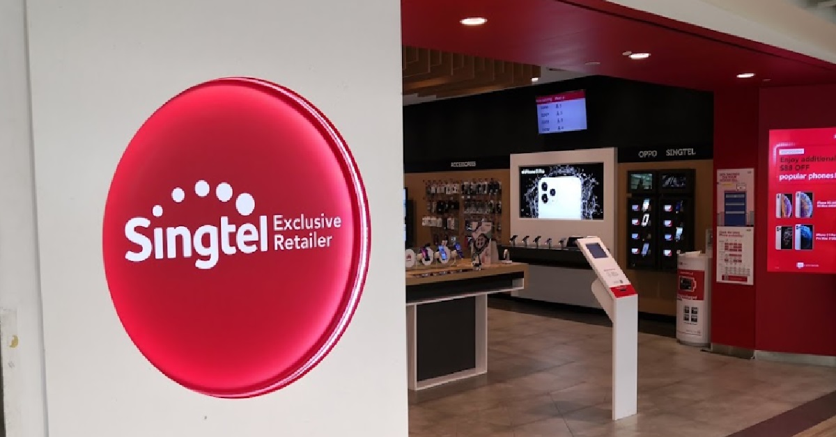 MAN WENT TO SINGTEL @ STAR VISTA FOR HELP, TOLD TO GO TO CHINATOWN, THEN TURF CITY
