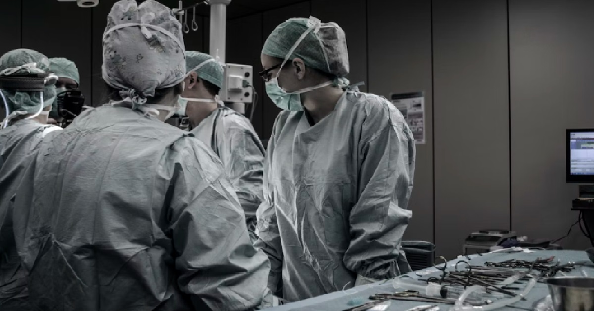 MAN’S SON STEPS ON HIM, ENDS UP HAVING SPLEEN RUPTURED & HAD TO REMOVE IT
