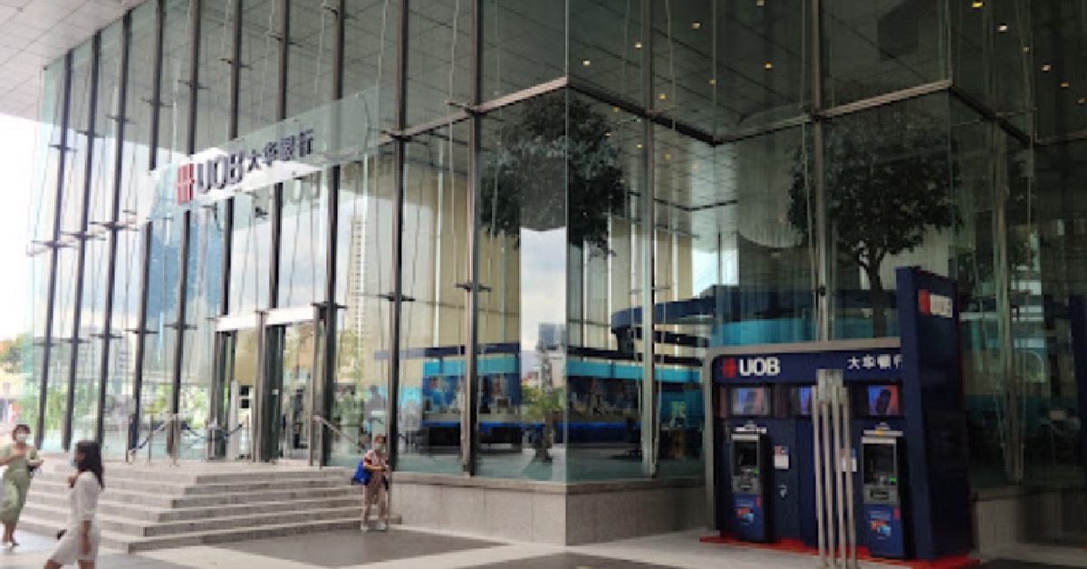 MAN CALLS UOB TO REPLACE HIS CARD, BUT LINE GETS CUT OFF, SAY WILL CALL BACK BUT NEVER
