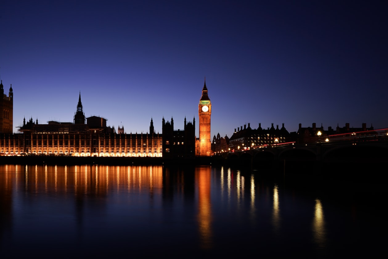 MAN FEELS GUILTY AFTER FRIEND WHO TRAVELLED TO UK TO VISIT HIM WAS LEFT ALONE