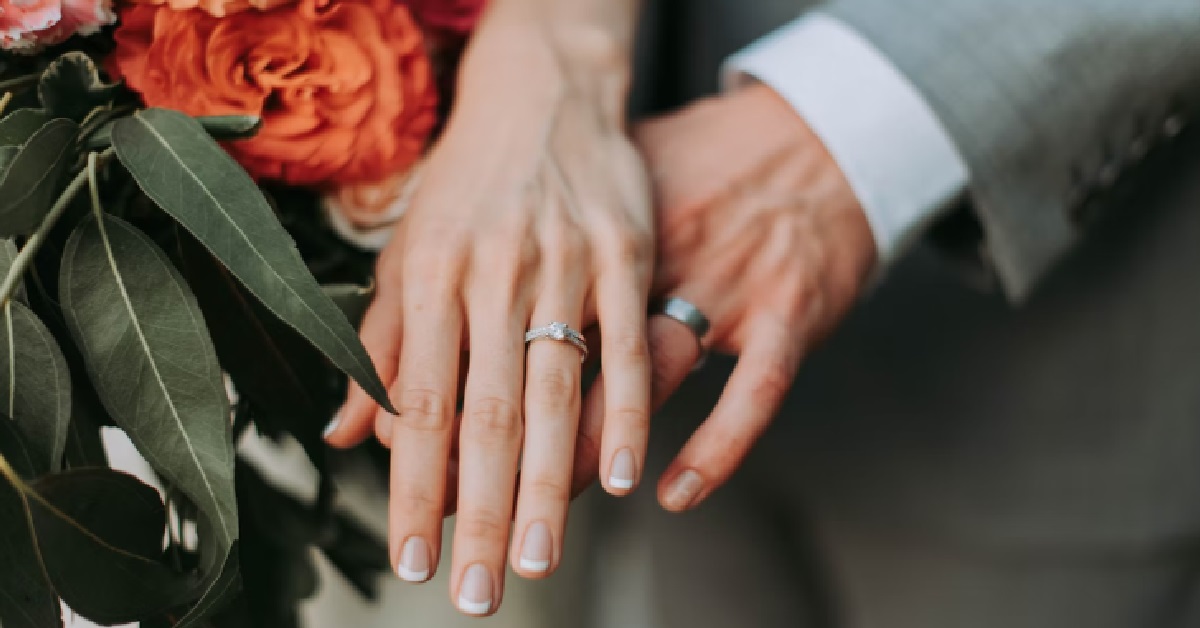 FIANCE PAYS FOR WEDDING, DOWRY, GIFTS, HDB ALL BY HIMSELF – RUNNING OUT OF MONEY