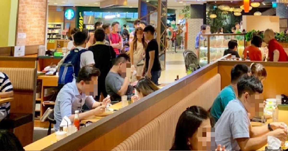 WAITER IGNORES MAN WAITING FOR TABLE, TELLS HIM “COLLECT MONEY MORE IMPORTANT”