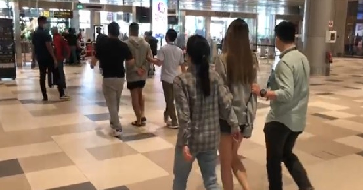 MAN & WOMAN ARRESTED FOR CAROUSELL SCAM INVOLVING IPHONE 14, SELL BUT NEVER DELIVER