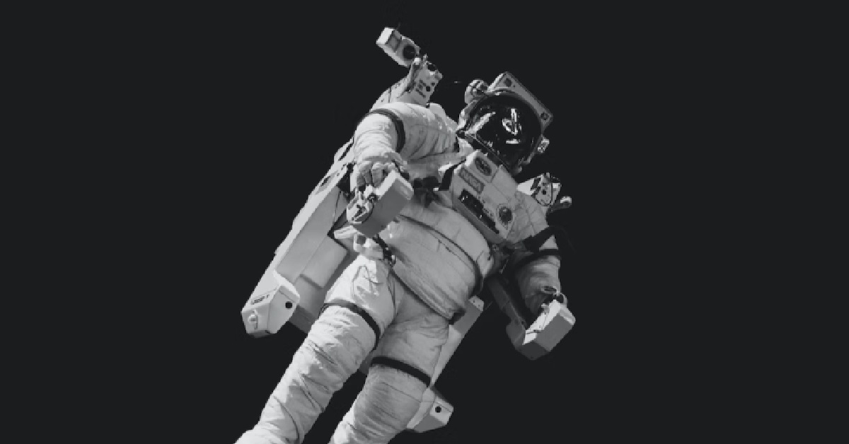 SCAMMER PRETENDS TO BE ASTRONAUT, SCAMS WOMAN OF $43K “LANDING FEE” TO RETURN TO EARTH