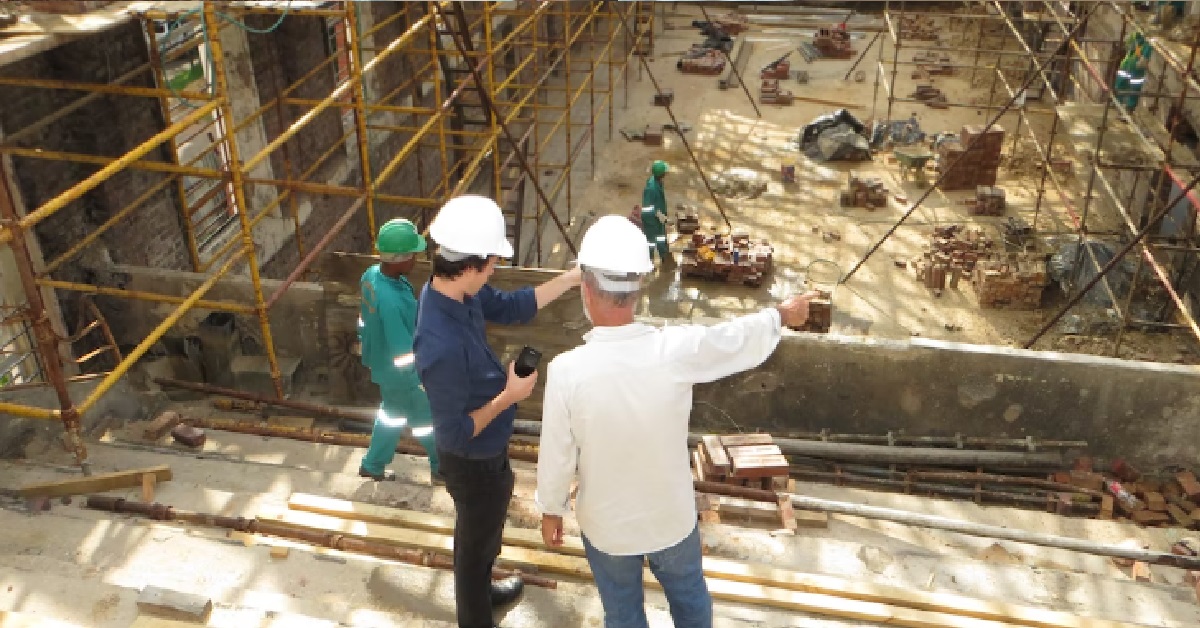 S’PORE GUY WANTS TO WORK AS A CONSTRUCTION WORKER, ASKS IS IT POSSIBLE