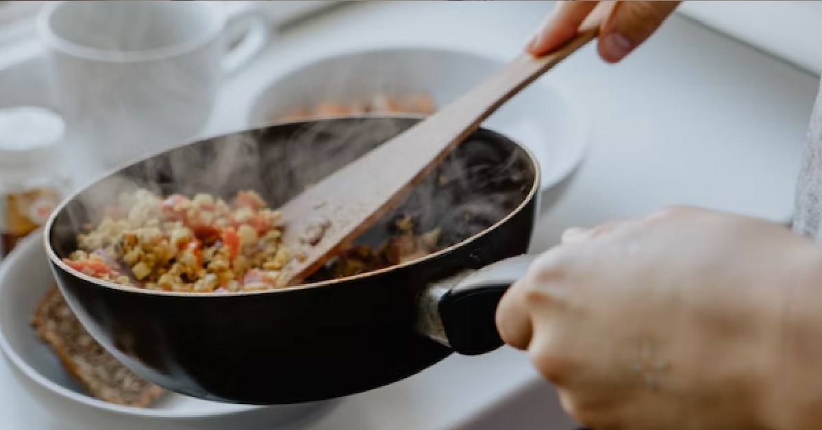 HUSBAND COMPLAINS THAT WIFE’S COOKING IS “AWFUL & SMELLY”, STARTS WW3 AT HOME