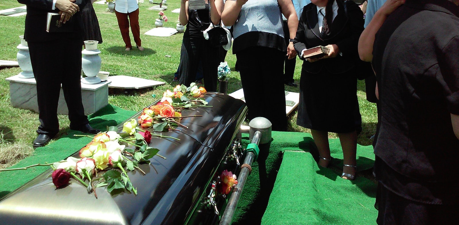 MAN STUCK BETWEEN 2 FUNERALS, GF’S SON AND HIS OWN SISTER