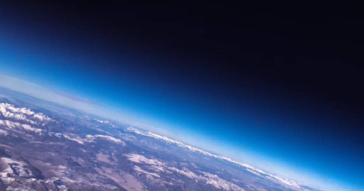 GUY DUMPED GF BECAUSE SHE BELIEVES THE EARTH IS FLAT, CALLS IT A “DEALBREAKER”