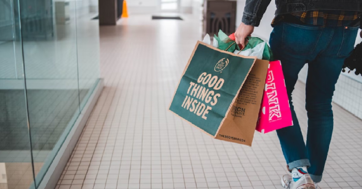 WOMAN EARNS $22K A MONTH, BF WANTS EXPENSIVE GIFTS, QUESTIONS HER WHEN SHE REFUSES