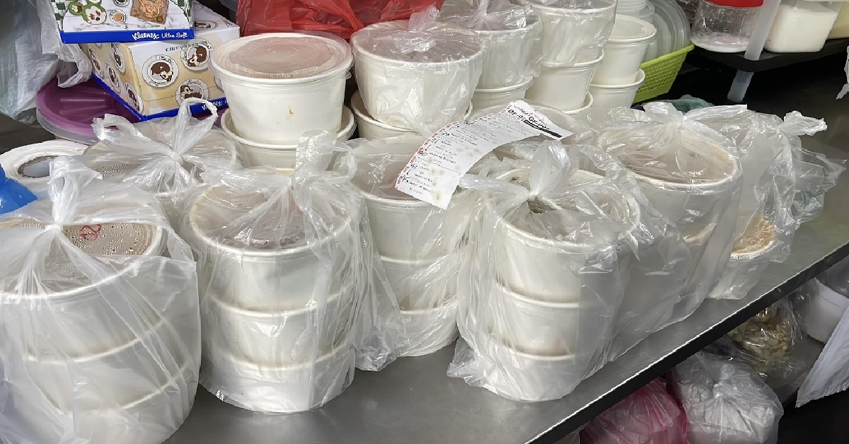 HAWKER GIVES AWAY 45 PACKETS OF FOOD AFTER CUSTOMER COMPLAINED “TOO LONG” & CANCELS