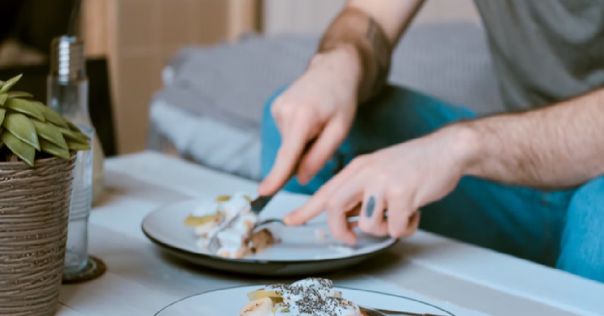 GUY GREW UP POOR, NOW EATS EVERY LAST BIT OF FOOD ON PLATE & LICKS IT CLEAN