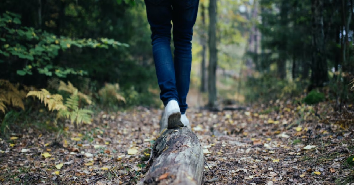 WOMAN FELL & BROKE HER TAILBONE WHILE HIKING, BF MOCKED AND LAUGHED AT HER