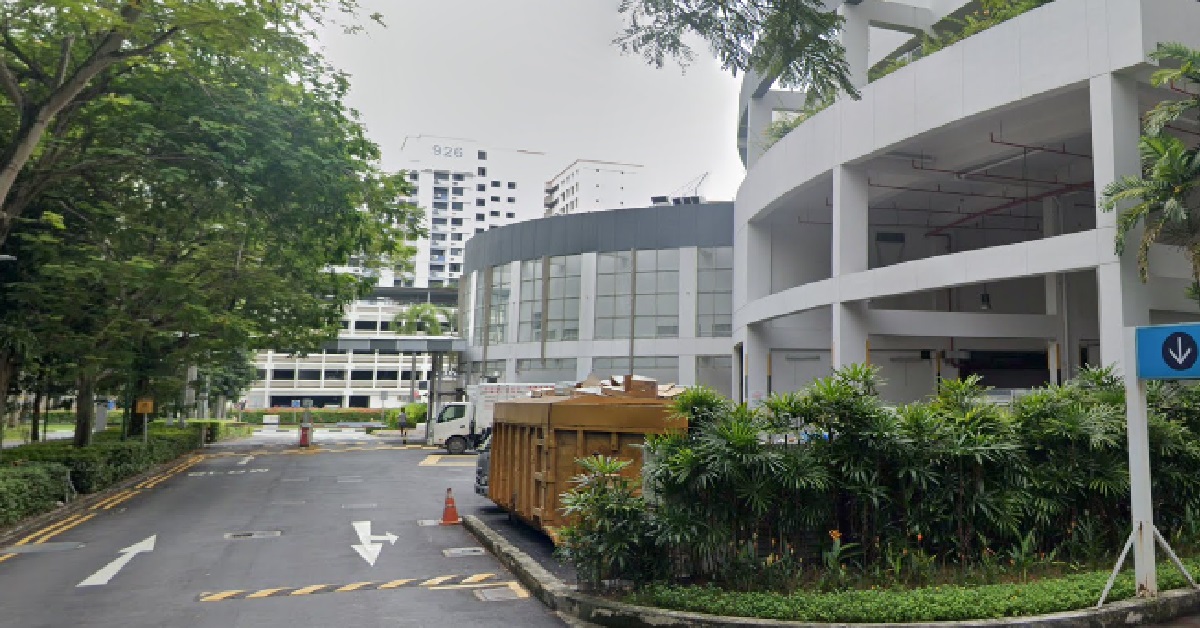 69 Y.O CLEANER DIED AFTER BEING HIT BY REVERSING LORRY @ HOUGANG 1 MALL