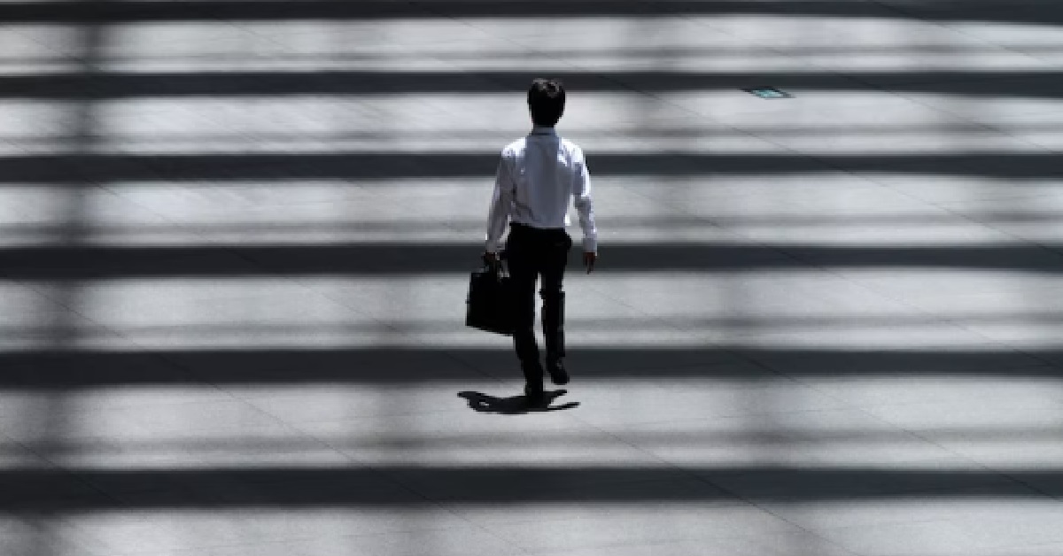 36 Y.O EMPLOYEE GOT RETRENCHED, WENT HOME & STARTED PANICKING, NEED TO START OVER AGAIN