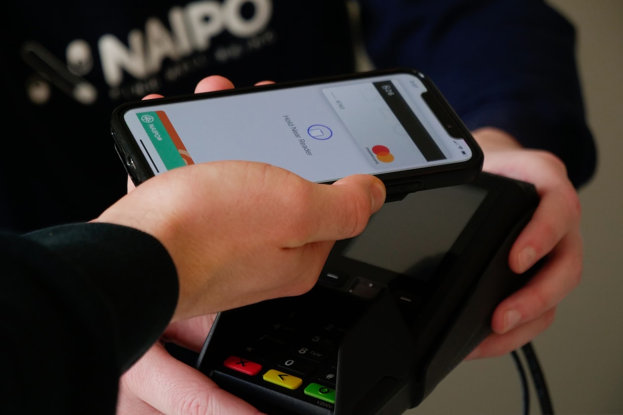 CASHIER PRESSURED BY BOSS TO SELL MORE BUT SHE DOES NOT GET A COMMISSION