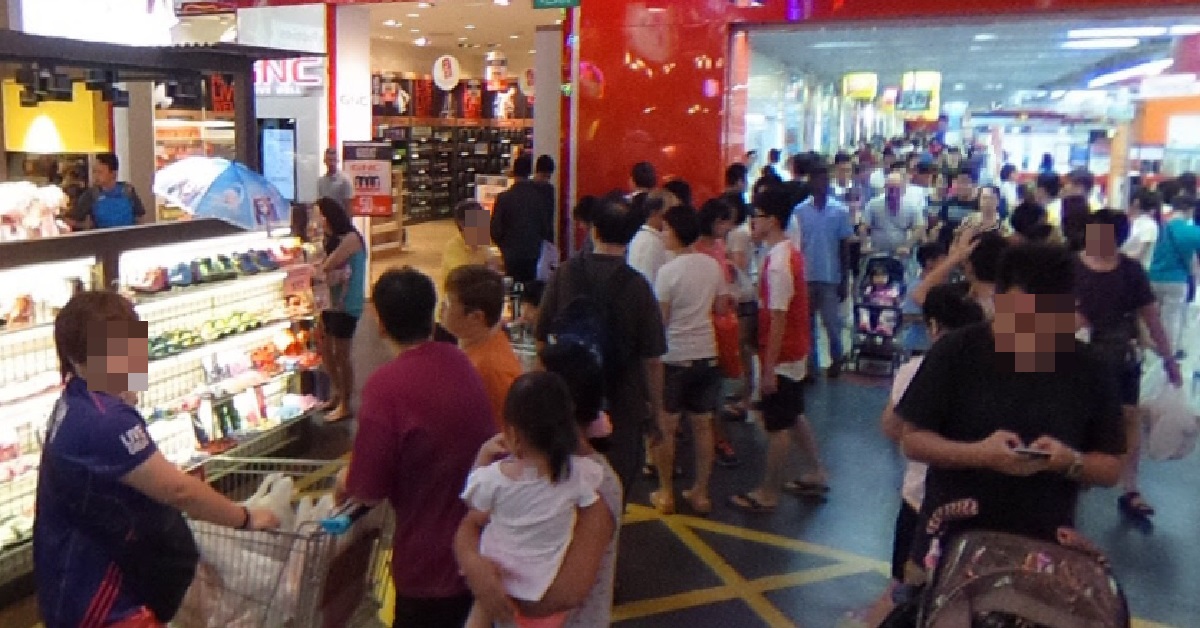 S’PORE MAN’S ANGMOH WIFE CAN’T TALK TO LOCALS, NOBODY UNDERSTANDS WHAT SHE’S SAYING